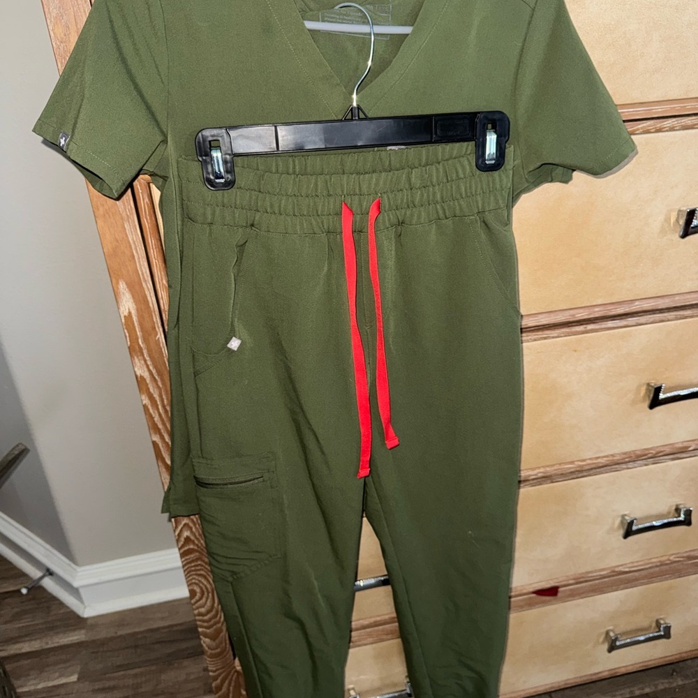 Figs Olive Technical Collection Set - image 5